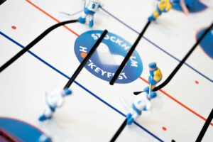 Bordshockeyturnering samlar mellanstadieelever från hela Stockholm